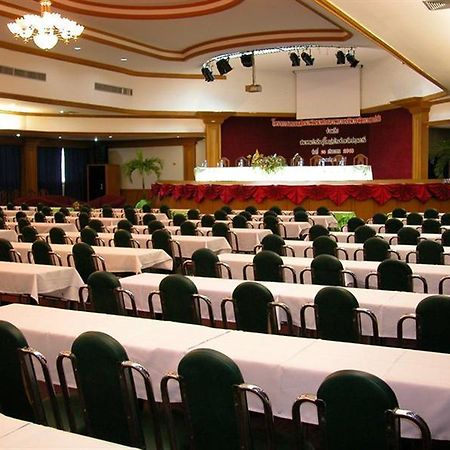 Pathumthani Place Hotel Exteriör bild