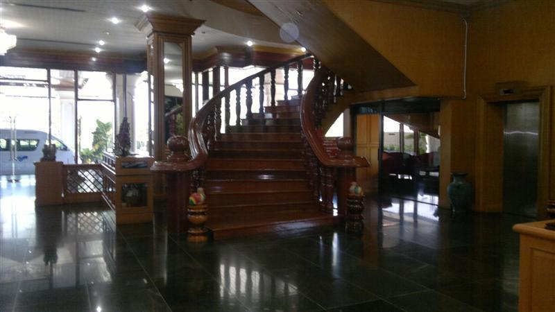 Pathumthani Place Hotel Exteriör bild